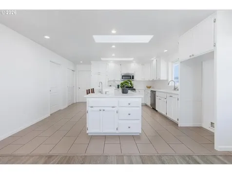 563/565 SW 4th Street Newport OR 97365
