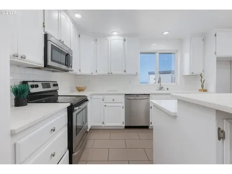 563/565 SW 4th Street Newport OR 97365