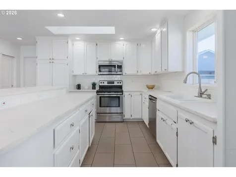 563/565 SW 4th Street Newport OR 97365