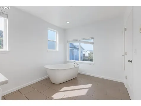 563/565 SW 4th Street Newport OR 97365