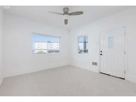 563/565 SW 4th Street Newport OR 97365