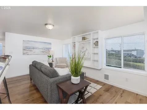 563/565 SW 4th Street Newport OR 97365