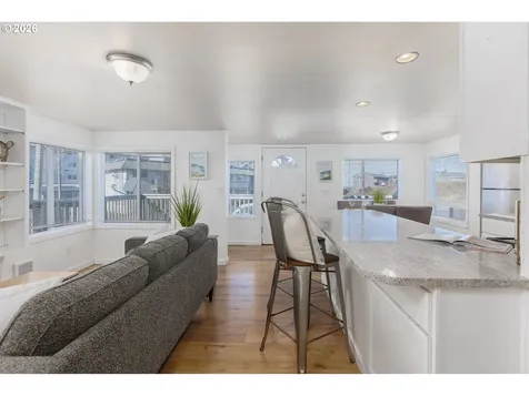 563/565 SW 4th Street Newport OR 97365