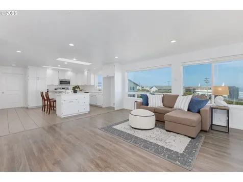 563/565 SW 4th Street Newport OR 97365