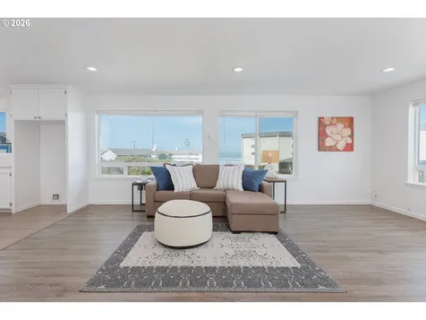 563/565 SW 4th Street Newport OR 97365