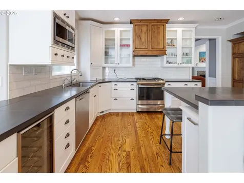 6424 SW Flower Street Portland OR 97221