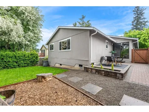 8927 SW 50th Avenue Portland OR 97219