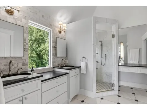 2541 NW Pinnacle Drive Portland OR 97229
