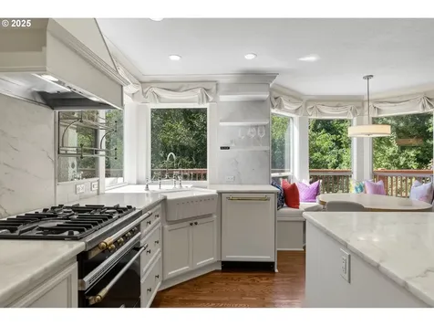 2541 NW Pinnacle Drive Portland OR 97229