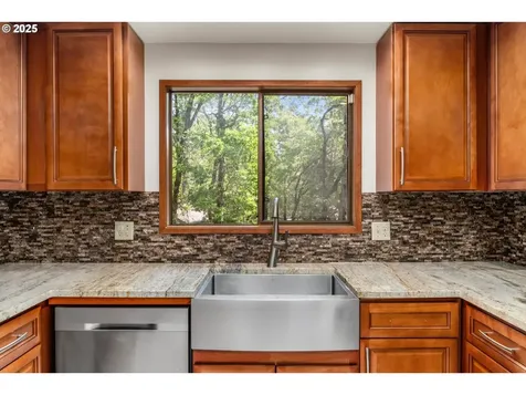 4945 Fox Hollow Road Eugene OR 97405