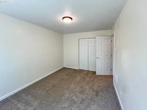 1943 Green Avenue Roseburg OR 97471