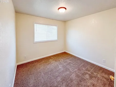 1943 Green Avenue Roseburg OR 97471