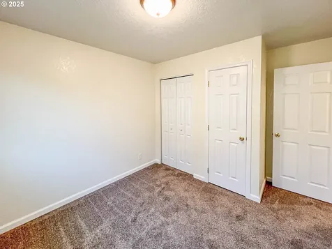 1943 Green Avenue Roseburg OR 97471