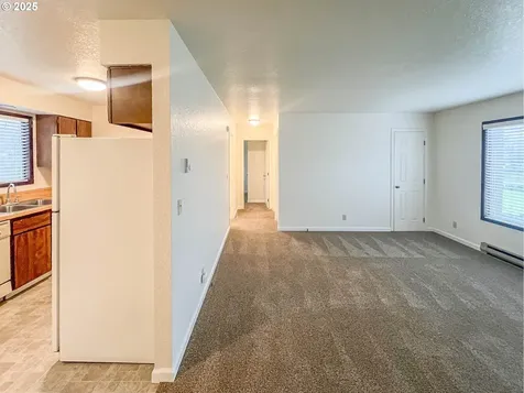 1943 Green Avenue Roseburg OR 97471