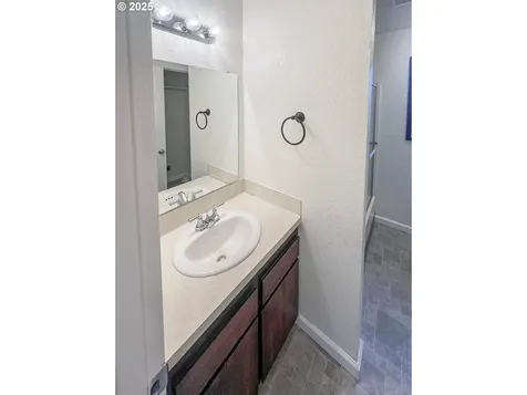 1943 Green Avenue Roseburg OR 97471