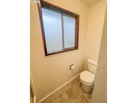 1943 Green Avenue Roseburg OR 97471