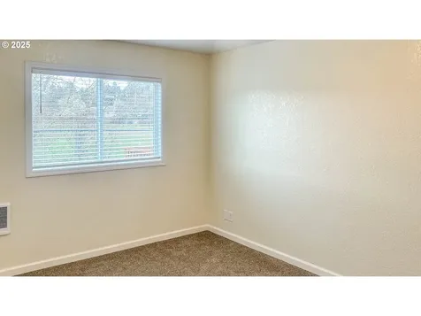 1943 Green Avenue Roseburg OR 97471