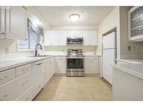 4744 Nina Avenue SE Salem OR 97302