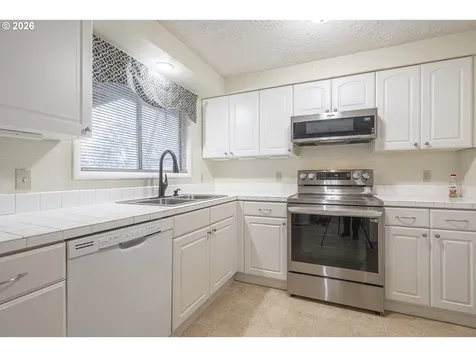 4744 Nina Avenue SE Salem OR 97302