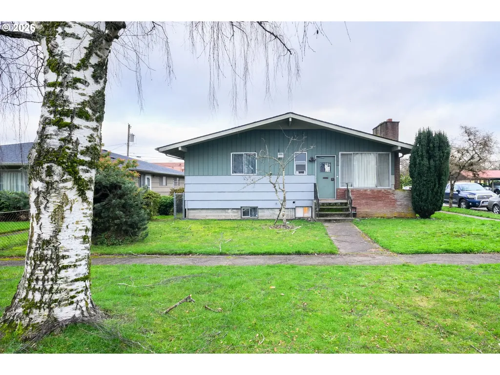 1704 10th Avenue Longview WA 98632