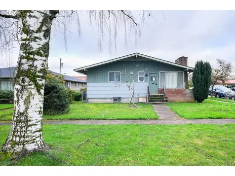 1704 10th Avenue Longview WA 98632