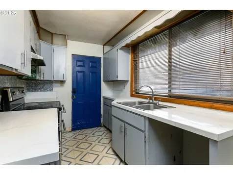 1704 10th Avenue Longview WA 98632