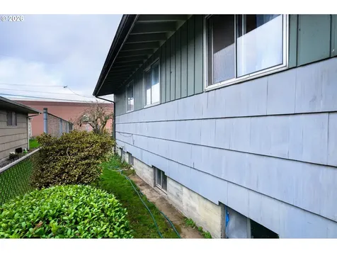1704 10th Avenue Longview WA 98632