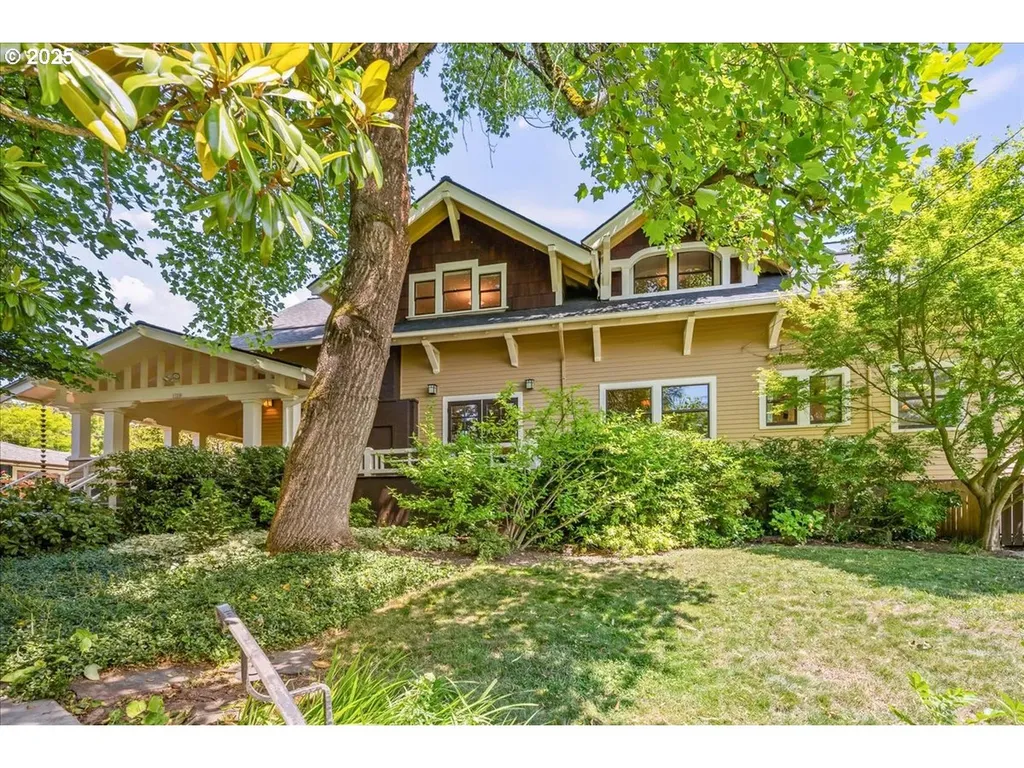 1520 SE 54th Avenue Portland OR 97215