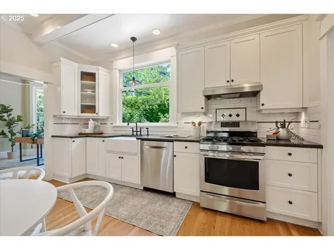 1520 SE 54th Avenue Portland OR 97215