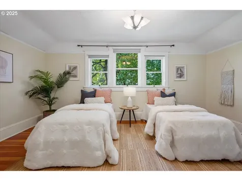 1520 SE 54th Avenue Portland OR 97215