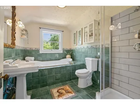 1520 SE 54th Avenue Portland OR 97215