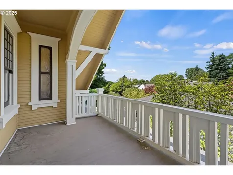 1520 SE 54th Avenue Portland OR 97215