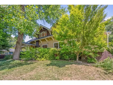 1520 SE 54th Avenue Portland OR 97215