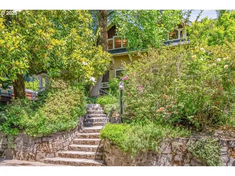 1520 SE 54th Avenue Portland OR 97215