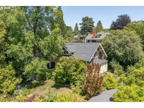 1520 SE 54th Avenue Portland OR 97215