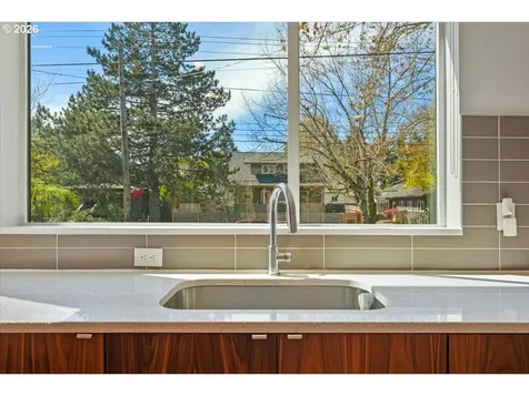 6342 NE 33rd Avenue Portland OR 97211