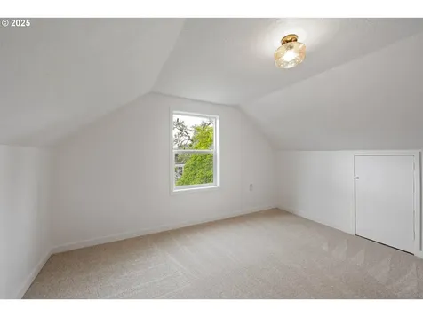 904 NE 78th Avenue Portland OR 97213