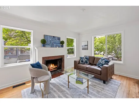 904 NE 78th Avenue Portland OR 97213