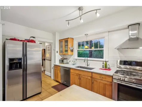 1917 NE Fremont Street Portland OR 97212