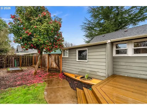 5916 SE Knapp Street Portland OR 97206