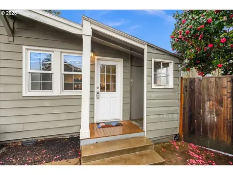 5916 SE Knapp Street Portland OR 97206