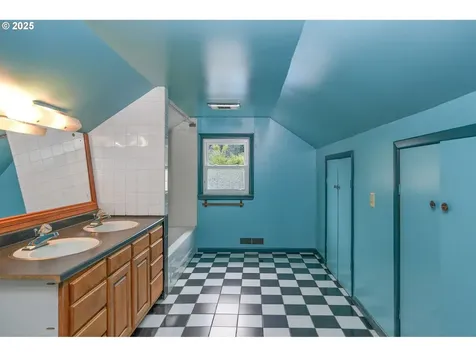 601 S Water Street Silverton OR 97381