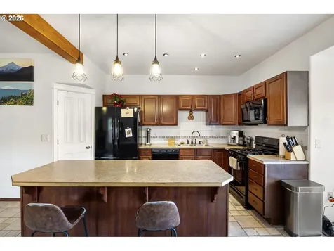 777 Oak Street Oakland OR 97462