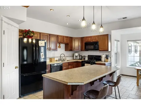 777 Oak Street Oakland OR 97462