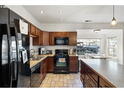 777 Oak Street Oakland OR 97462