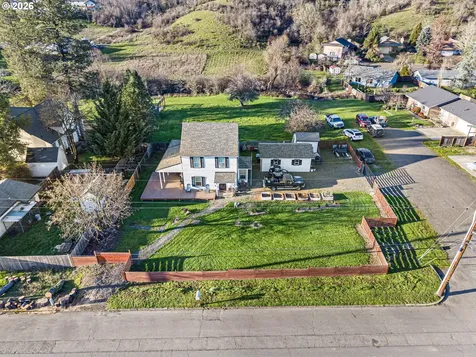 777 Oak Street Oakland OR 97462