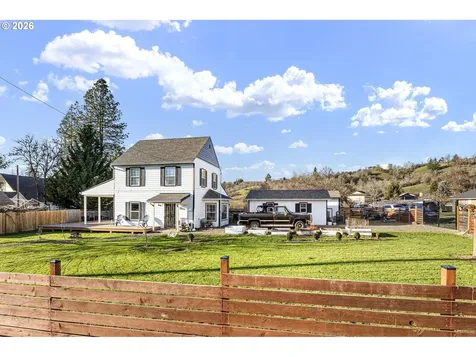 777 Oak Street Oakland OR 97462