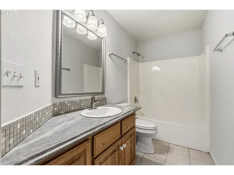 2676 Westlake Avenue Sutherlin OR 97479