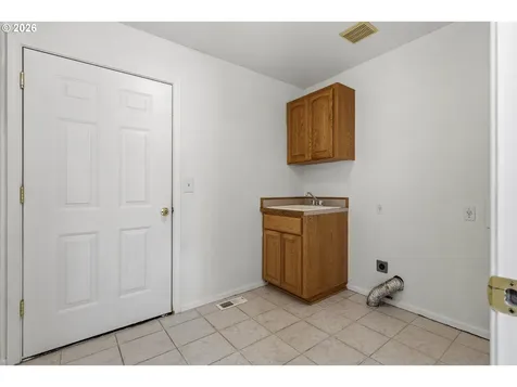 2676 Westlake Avenue Sutherlin OR 97479