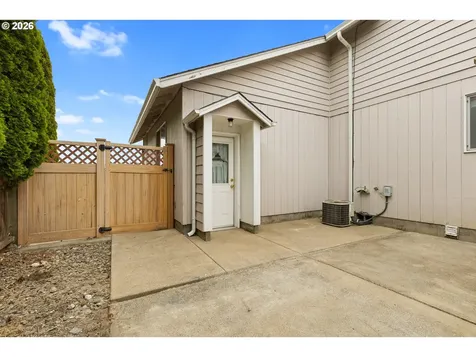 2676 Westlake Avenue Sutherlin OR 97479
